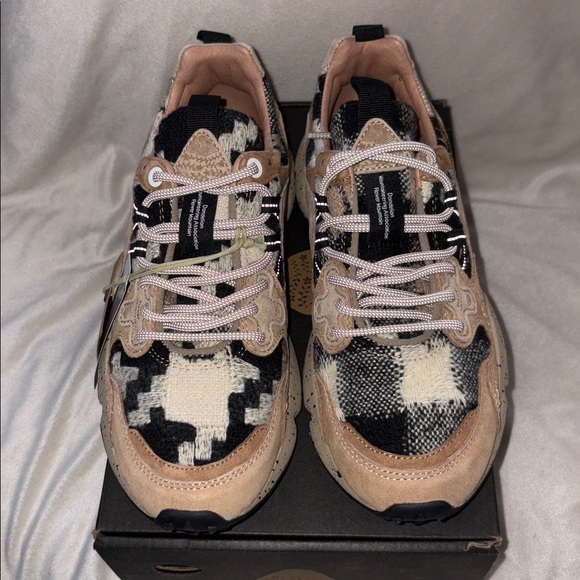 NWT Flower Mountain Yamano 3 Sneaker in Cappuccino Black - Picture 7 of 13